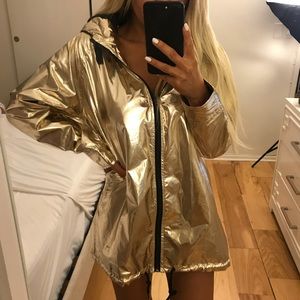 Golden coat with hoodie